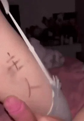大连艺术学院老师❤️周诗琦❤️私生活真他妈猛，胸上写“母狗”，肚子上写“主人操我”