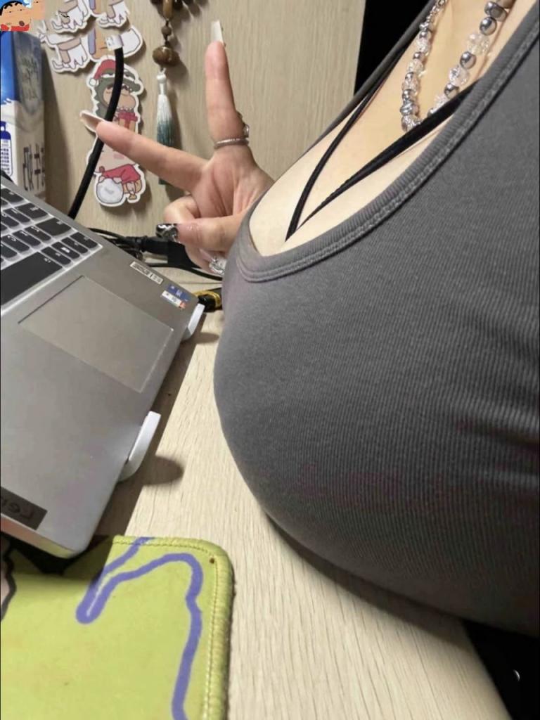 青海师范大学母狗李娇娇，极品眼镜巨乳母狗，喜欢露出 可以在宿舍后入她！是任人蹂躏的婊子