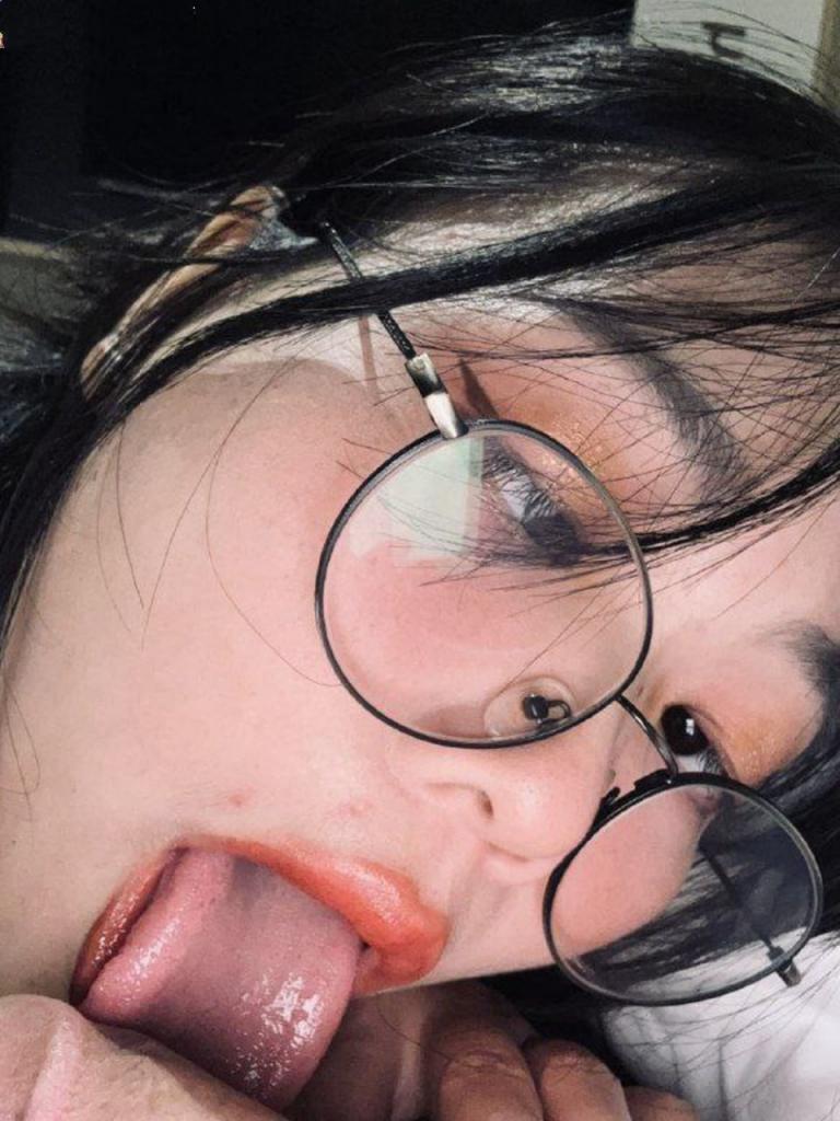 青海师范大学母狗李娇娇，极品眼镜巨乳母狗，喜欢露出 可以在宿舍后入她！是任人蹂躏的婊子