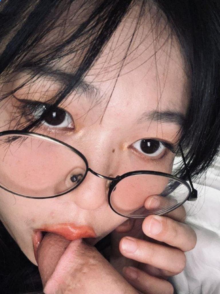 青海师范大学母狗李娇娇，极品眼镜巨乳母狗，喜欢露出 可以在宿舍后入她！是任人蹂躏的婊子