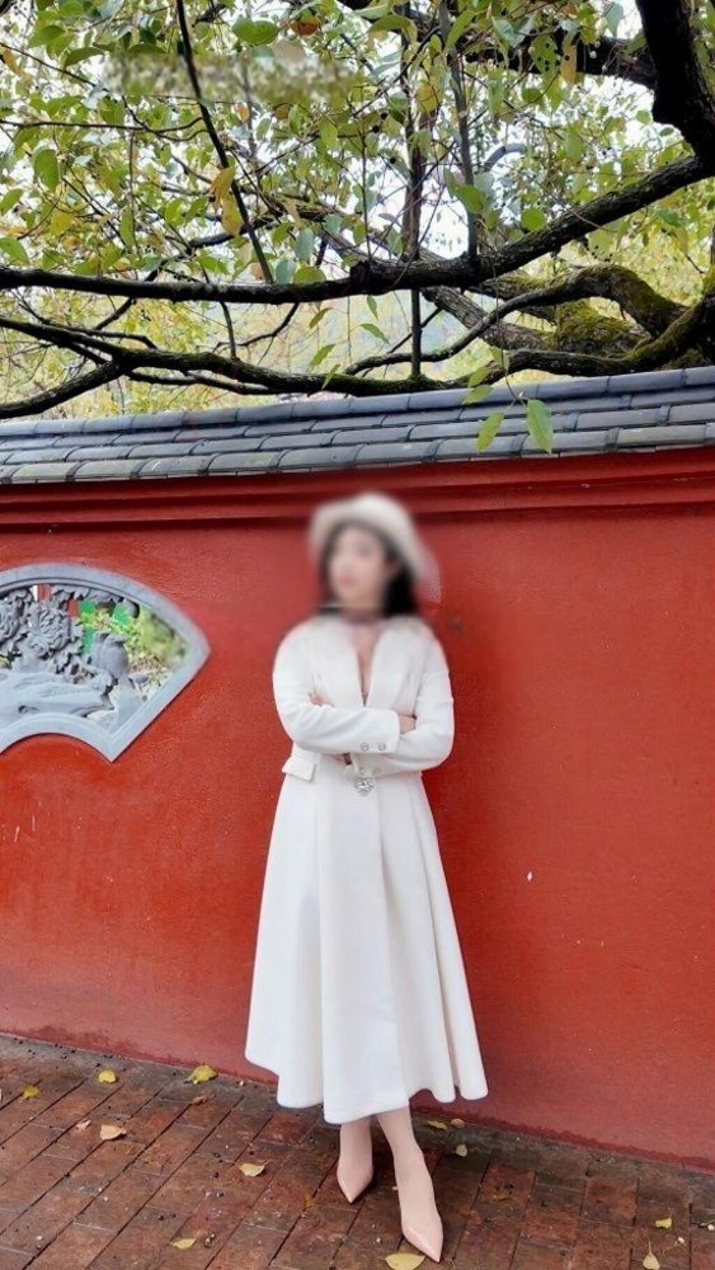 小骚逼被领导干喷了以后，在不断地磨合下终于能被我干喷了