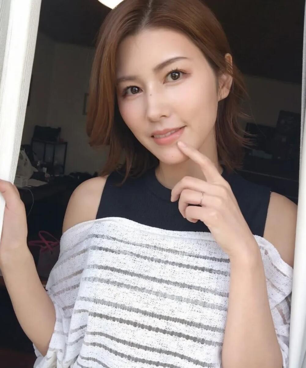 气质神似明星李嘉欣的女神，身高腿长的极品御姐—美乃雀