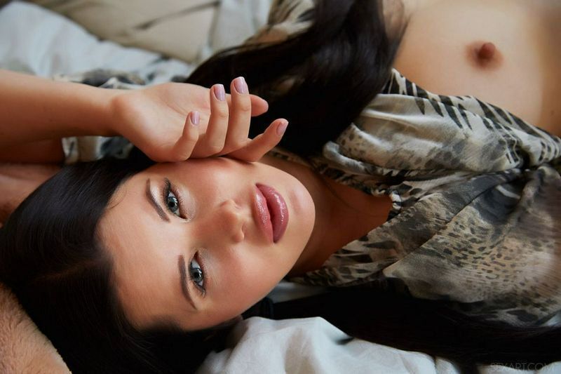 少妇的鲍鱼还很粉嫩