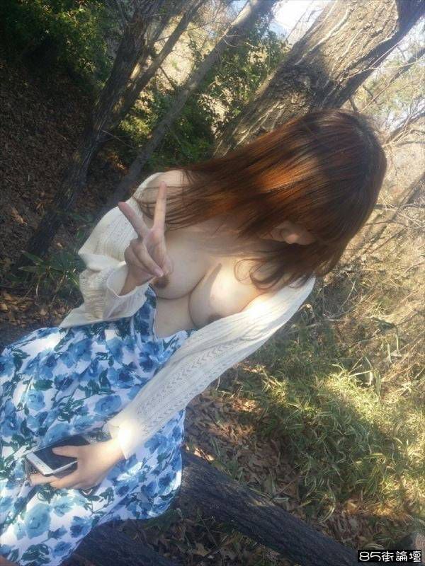 少妇喜欢户外露出特别有感觉