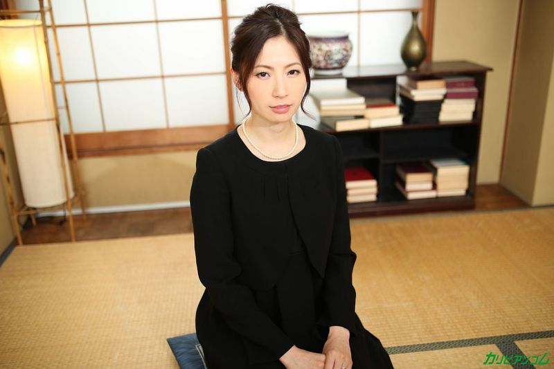 新城由衣：二穴同时挿入の快感を覚えた未亡人