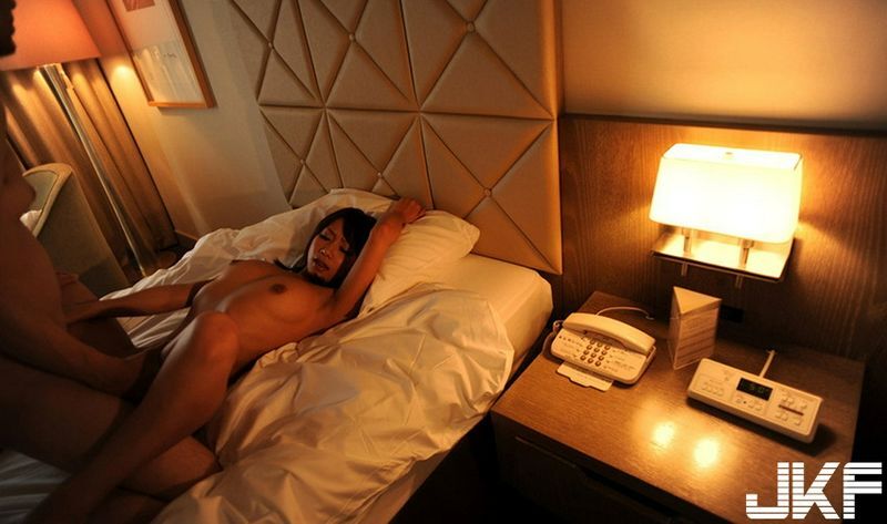 正常位エロ画像スタンダードなセックスの体位、正常位でセックスする男女！