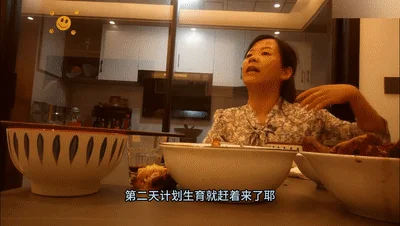 【门事件】工商银行副行长偷情下属老婆在家中喝酒闲聊后果断抱入房间一番大战！