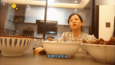 【门事件】工商银行副行长偷情下属老婆在家中喝酒闲聊后果断抱入房间一番大战！
