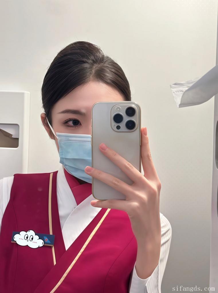 南航空姐 朵小姐的碎碎念 飞机上大胆露出 被金主后入爆操！骚母狗内裤不穿 开裆丝袜真是太骚了