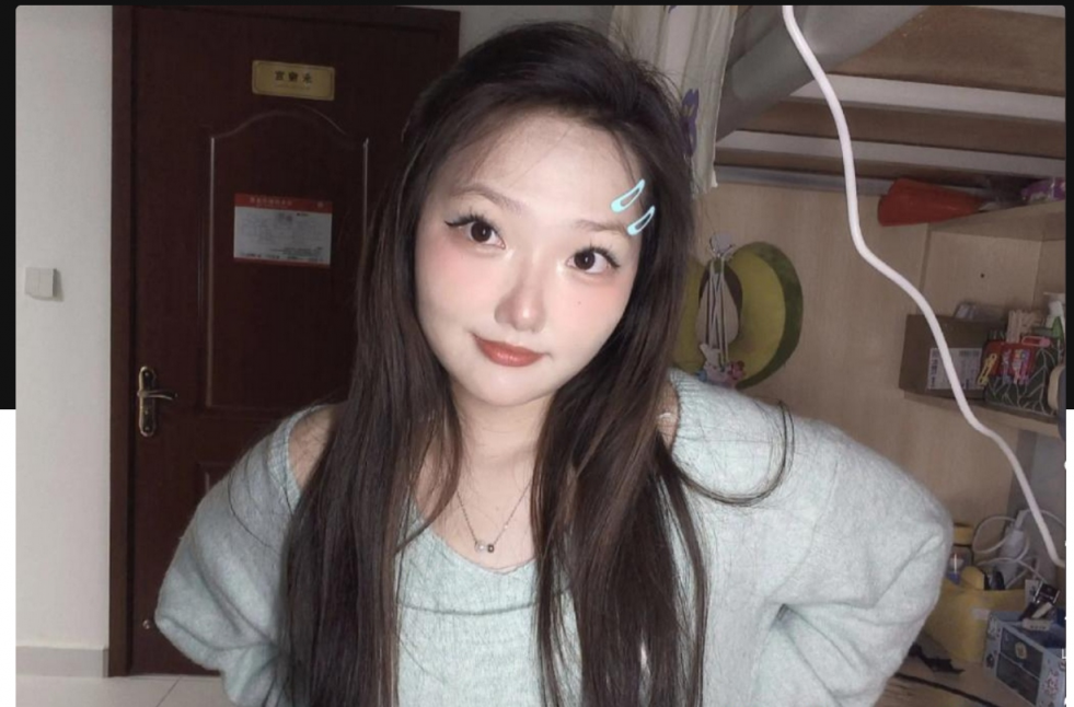滇西应用技术大学 女大学生 何一婷 网聊约炮被曝光，想玩两根几把，喜欢网上约炮聊刺激！