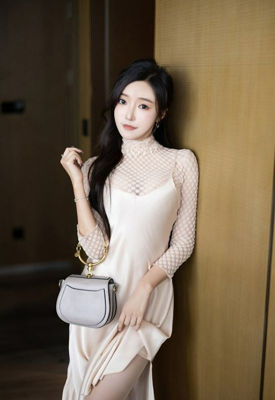 王馨瑶YANNI肉丝长裙身材火辣