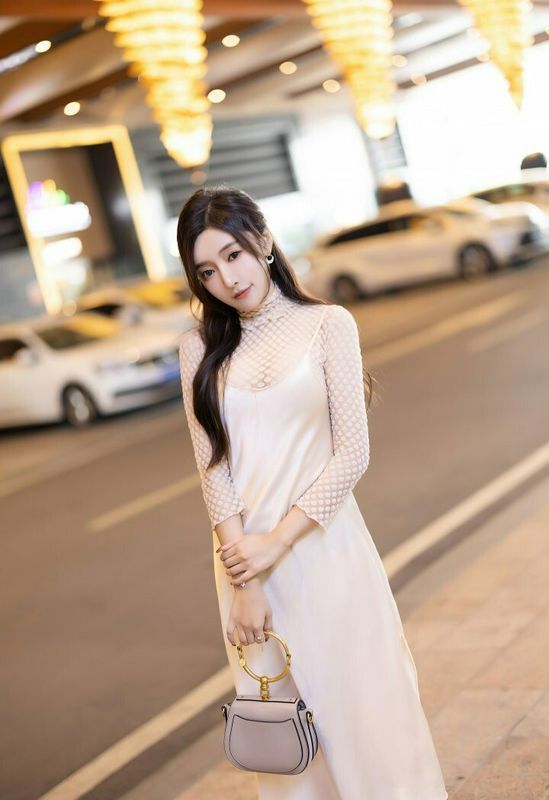 王馨瑶YANNI肉丝长裙身材火辣