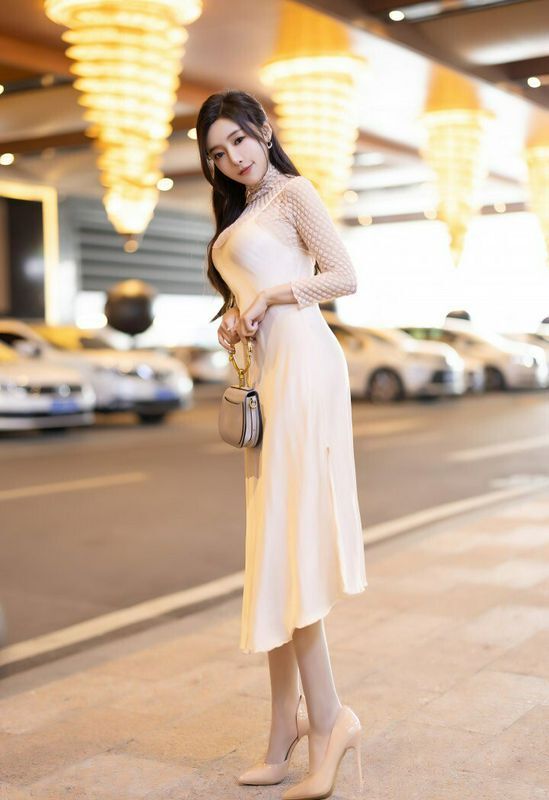 王馨瑶YANNI肉丝长裙身材火辣