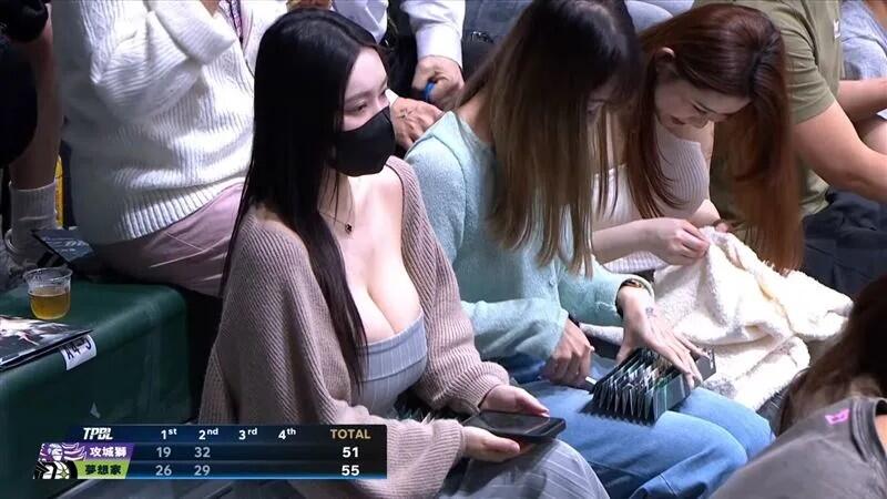 TPBL場邊最美《低胸服裝的性感女球迷》找到了！是小有名氣巨杯網紅！