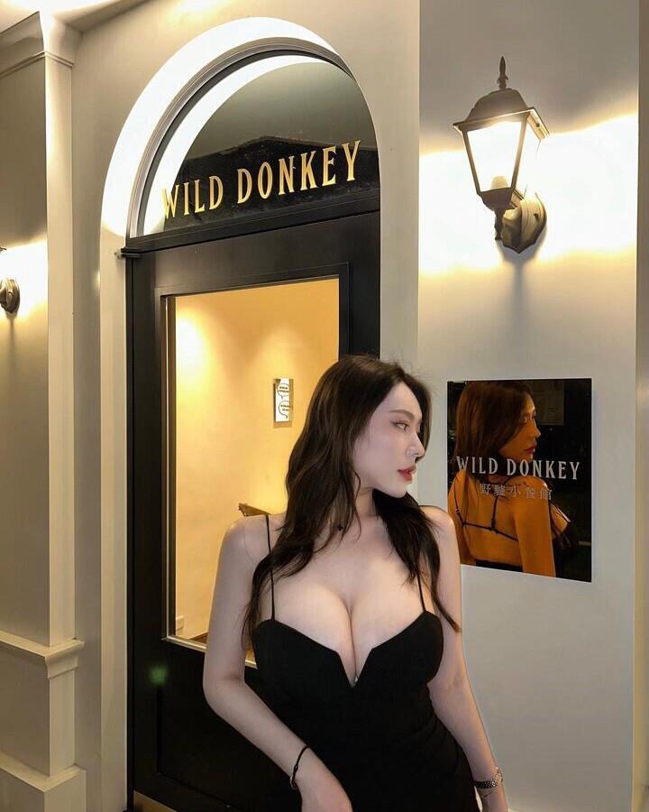 TPBL場邊最美《低胸服裝的性感女球迷》找到了！是小有名氣巨杯網紅！