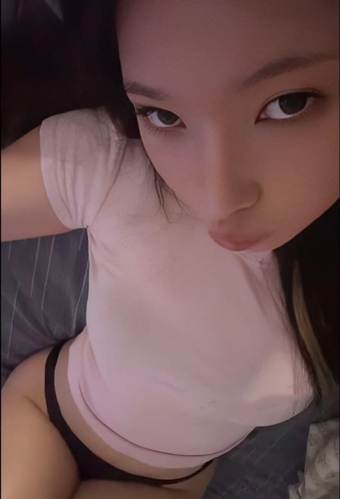 深圳大学学姐王欣茹酒店激战：深喉口交无套内射，销魂呻吟完美炮架  深喉口交，口水拉丝，舌头灵活