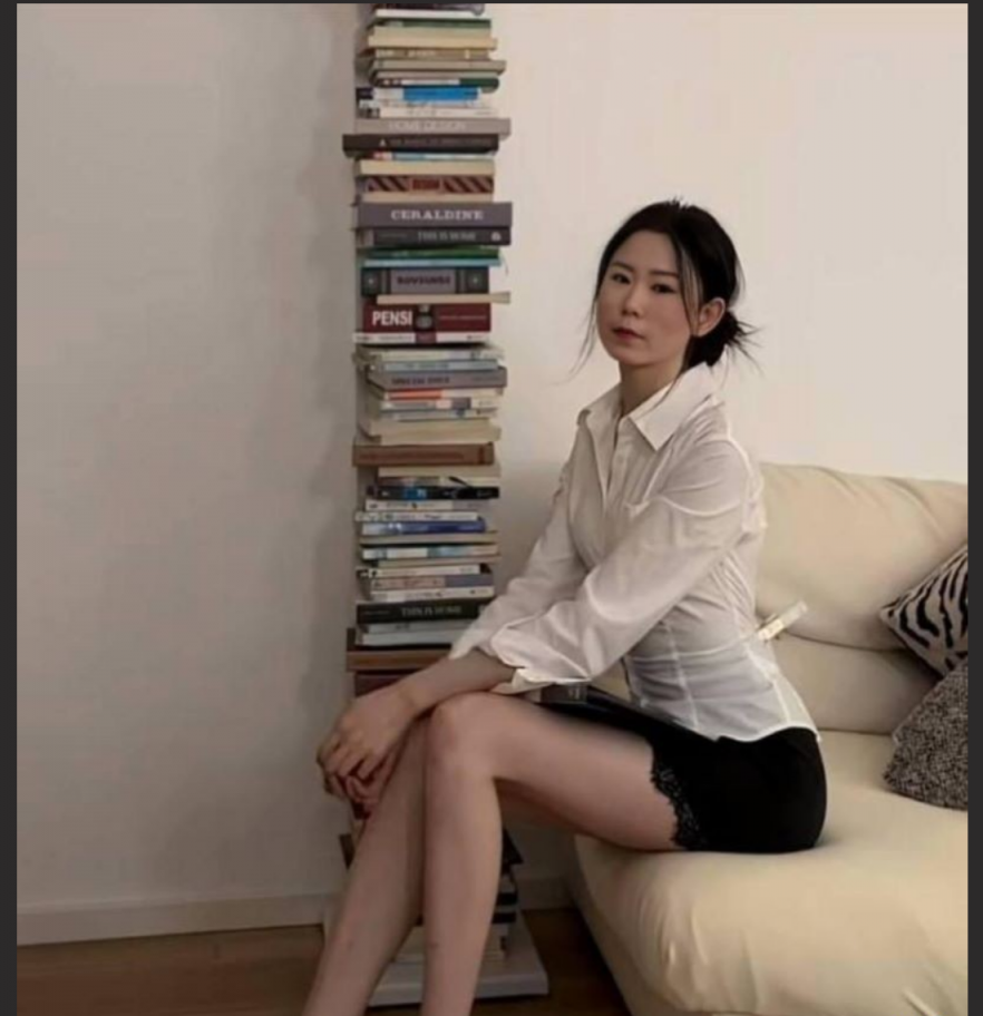 高校女校长勾引学生 私拍小视频被家长群曝光 被学生当母狗狠狠乱操 反差感直接拉满！
