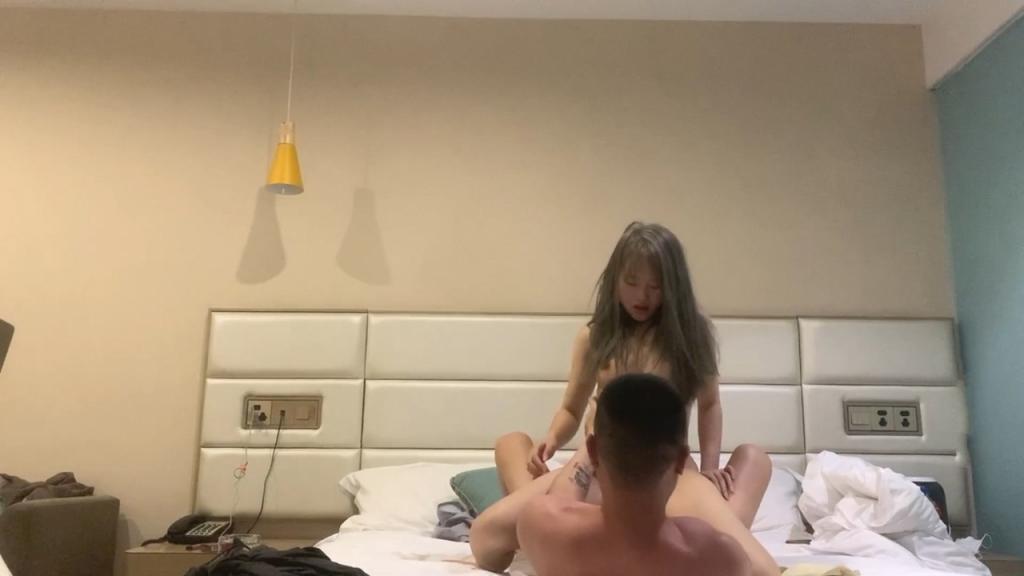 “不要啊求你了”对白刺激 刺青帅小伙露脸霸王硬上弓3位年轻漂亮小姐姐人生赢家啊操遍了所有类型妹子