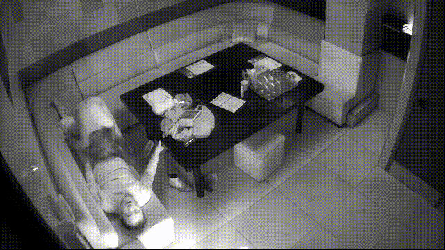 摄像头破解真实偷拍，四眼中年大叔包厢体验特殊服务，巨乳房公主吹拉弹唱一条龙