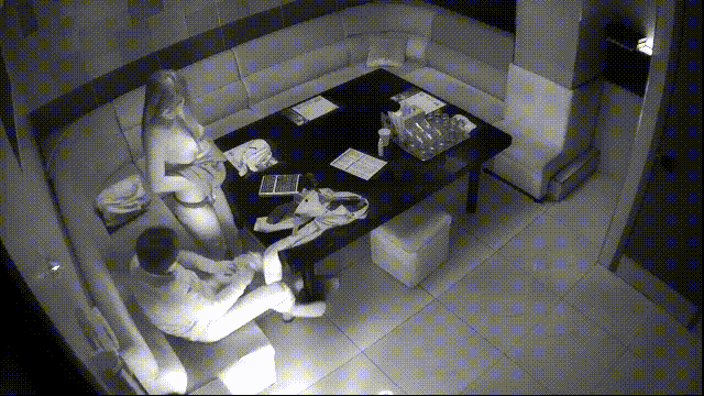 摄像头破解真实偷拍，四眼中年大叔包厢体验特殊服务，巨乳房公主吹拉弹唱一条龙