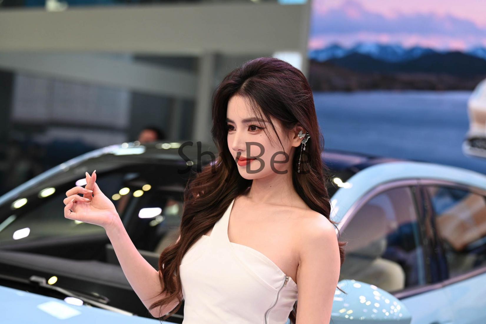 2025上海车展车模——鹿鹿鹿