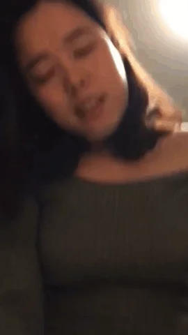 【淫妻偷情】“我干你爽，还是你老公干你爽？”爱口交的美少妇和炮友偷情操逼