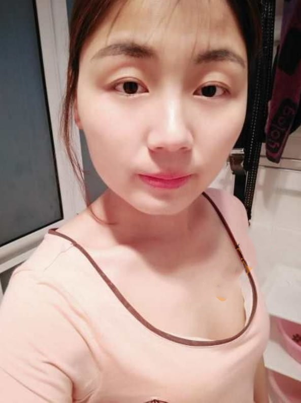 郑州新概念英语老师王娟Lucy 私下反差母狗 玩车震给主人吃鸡巴被口爆！