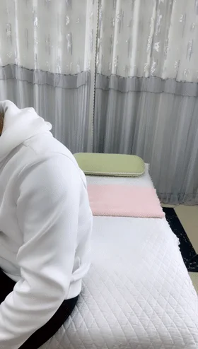 【剧情演绎】给少妇按摩，骚得不得了❤️趁机掏出大鸡巴让她吃，肉棒插逼，狂艹一顿！