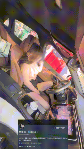 性感夜店女王阿罗拉站在桌子上面对客人们发骚太羞耻了吧，作为顶级骚货，给粉丝千里送逼
