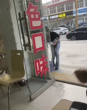 【门事件】 山东烟台莱州沙河王木木烧烤店老板娘❤️接受指令裸聊自慰爆发淫水井喷！