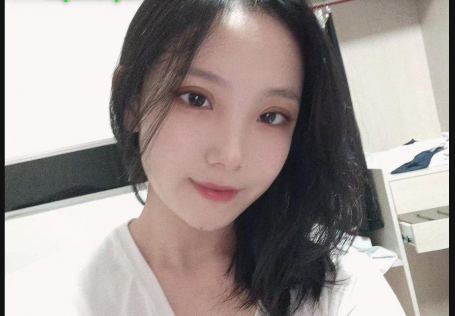 云南大学研究生刘明明 骚母狗沉迷打屁股接烟灰，被男友操得哇哇叫 享受被羞辱的快感