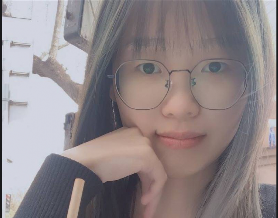 青岛科技大学学霸刘亚娟私拍疯传 学霸气质中藏撩人惊喜 情绪过渡自然，每一帧都让人上头
