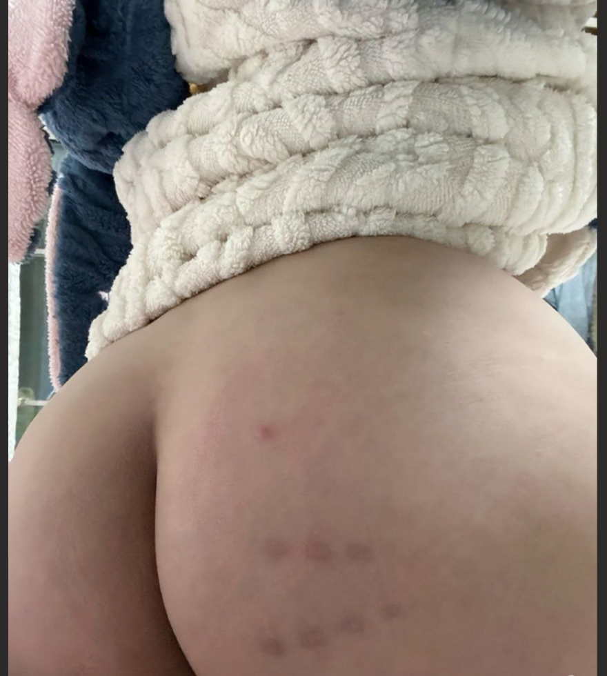 深圳职业技术大学 林贝贝 精神小妹刚上大学 私密玩法花样百出 撅臀迎后入，玩具震动骚穴，淫水四溅