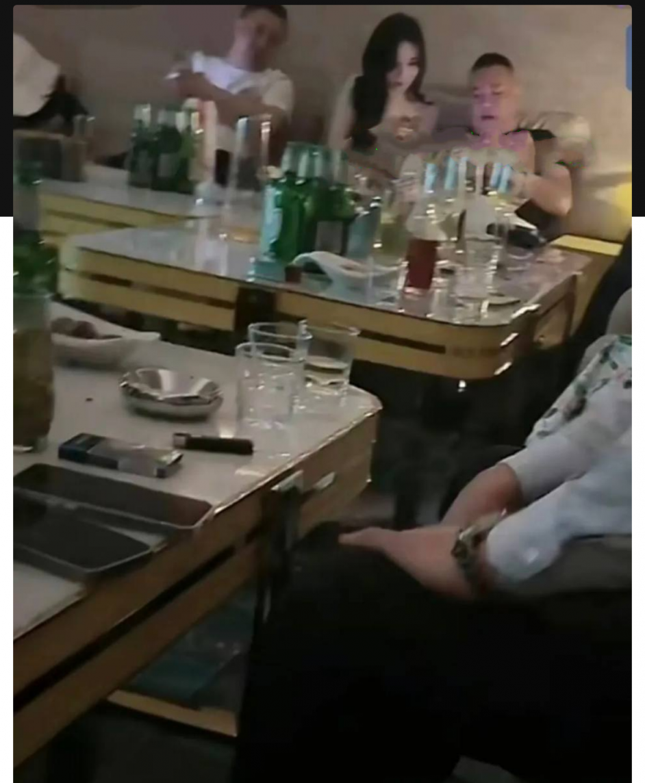 抖音网红九红382万粉丝渣男出轨，PUA九柒拍私密视频气老婆！床上翻云覆雨，爽得飞起