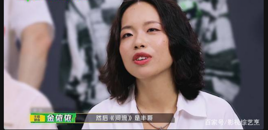 蛙池乐队金依依吊带深V火辣搓澡，现场挑逗疑似抠逼，争议炸场！表演到高潮
