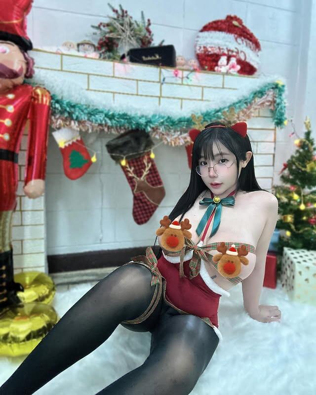 面熟的美女《Bxby Chalamx》正統泰妹戴眼鏡搭巨乳！好身材屏幕也擋不住！