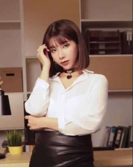 国区暗黑界的代表女演员，由主播进入业界的励志女神—吴梦梦