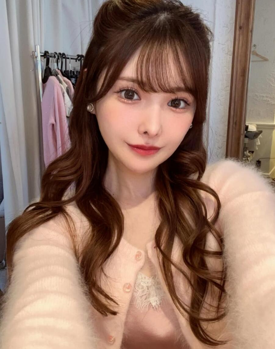 偶像艺人在她们面前都会羞愧，业界十位颜值容貌的极品女神！
