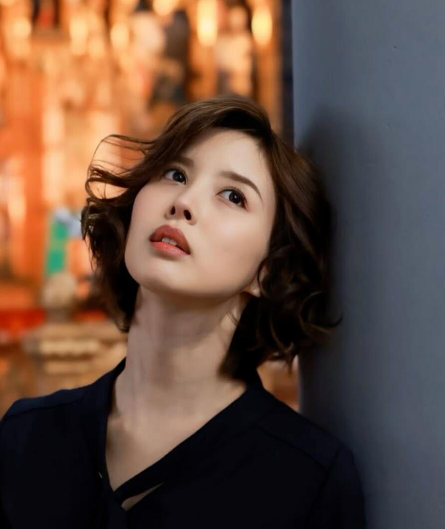 偶像艺人在她们面前都会羞愧，业界十位颜值容貌的极品女神！
