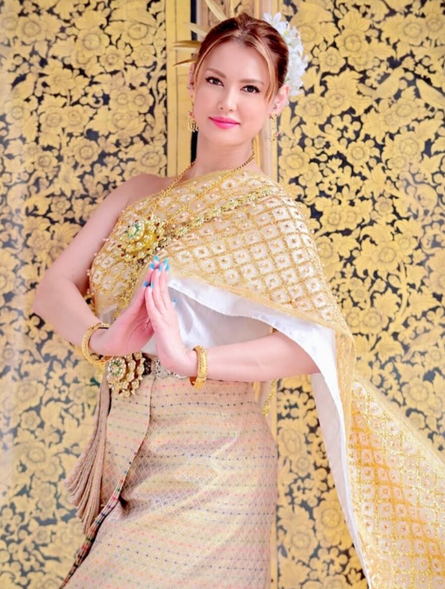 偶像艺人在她们面前都会羞愧，业界十位颜值容貌的极品女神！