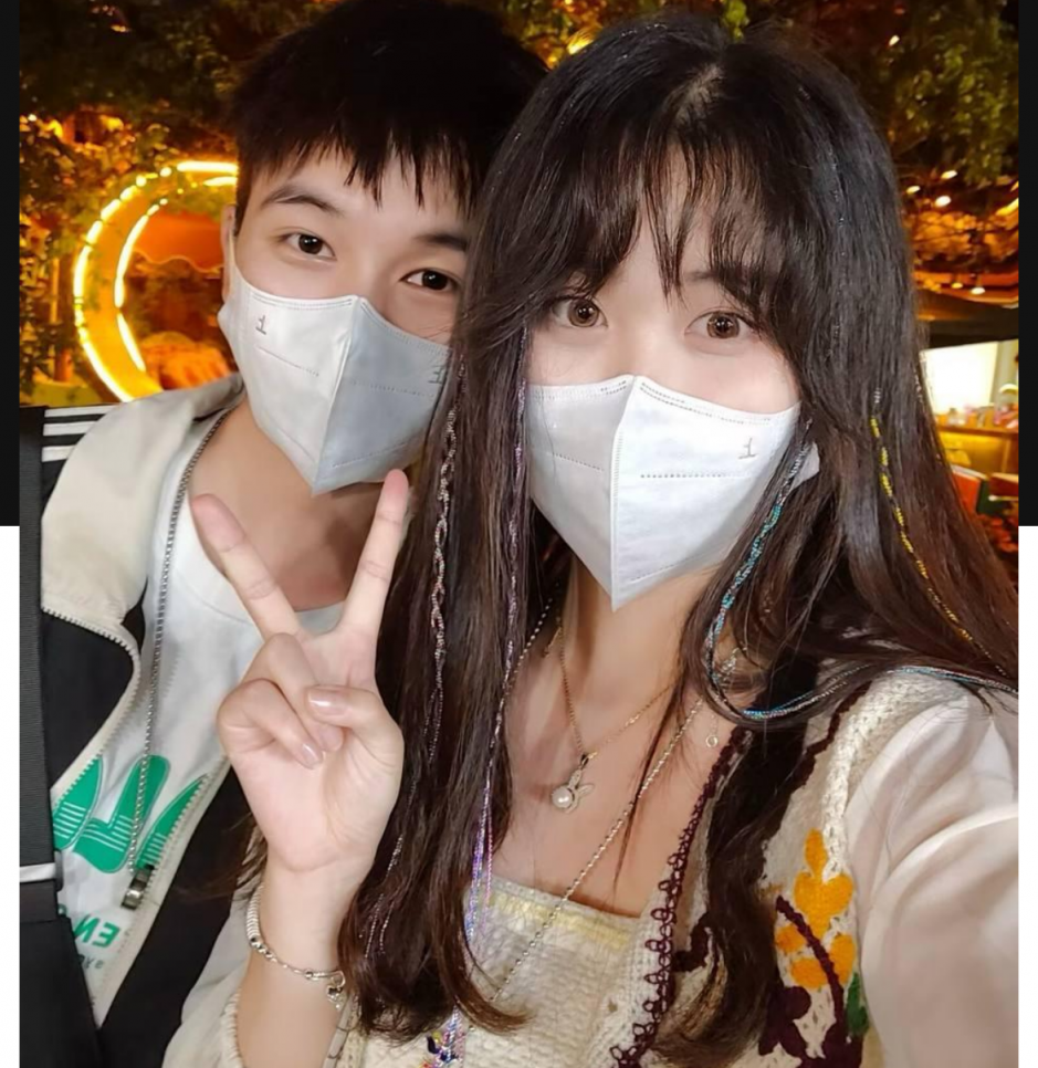 宜宾赵家坝谢欣芮清纯反差女孩，抛弃前男友带绿帽，私会金主电动棒伺候