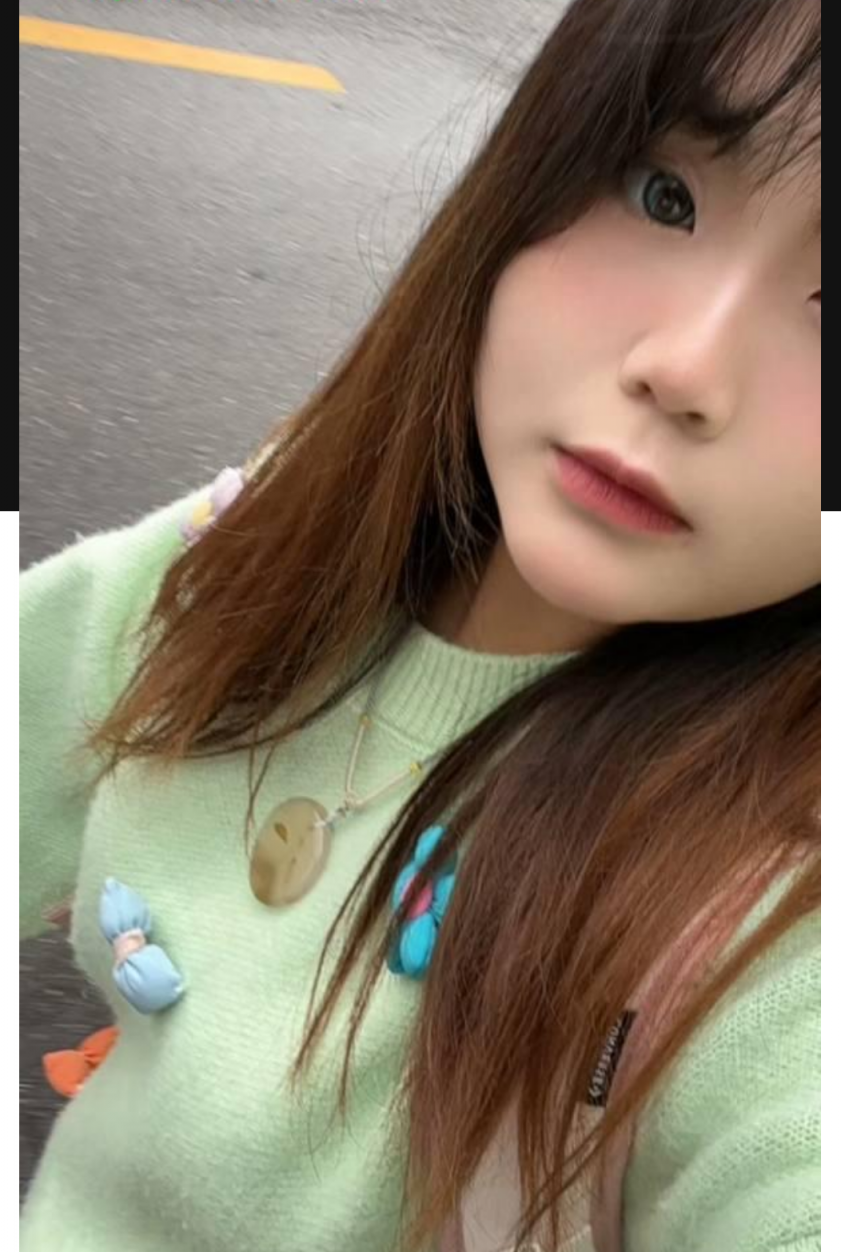 宜宾赵家坝谢欣芮清纯反差女孩，抛弃前男友带绿帽，私会金主电动棒伺候