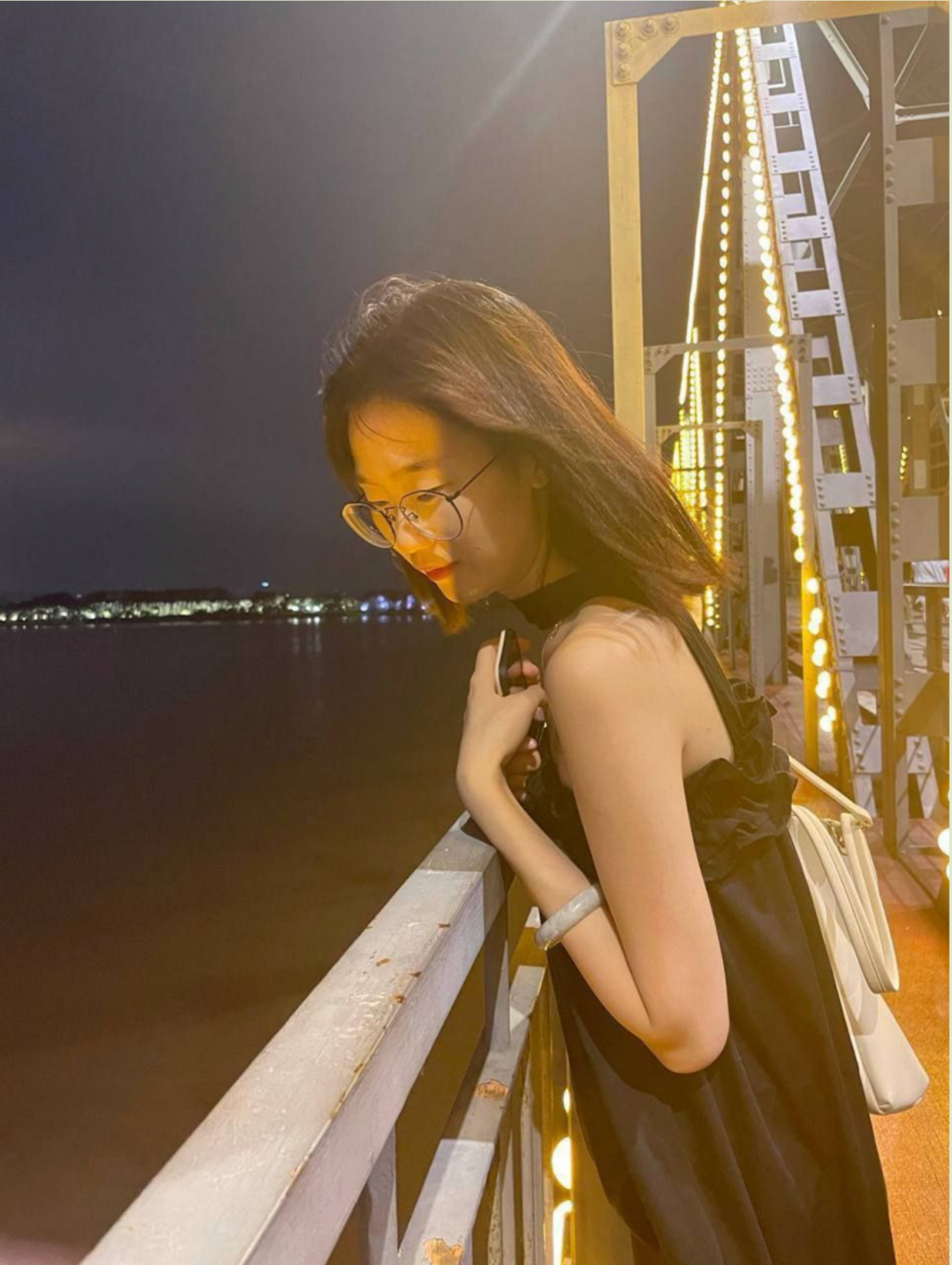 【门事件】哈尔滨医科大学❤️宦雅昕❤️激情艹逼三洞全开淫荡至极，后入猛艹几下抽出来喷水如泉！