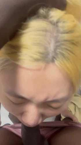 ❤️极品反差婊❤️黄毛妹子李莹莹炫耀自己与黑鬼啪啪啪，第一视角吞食大黑屌，被无套插入狂操！