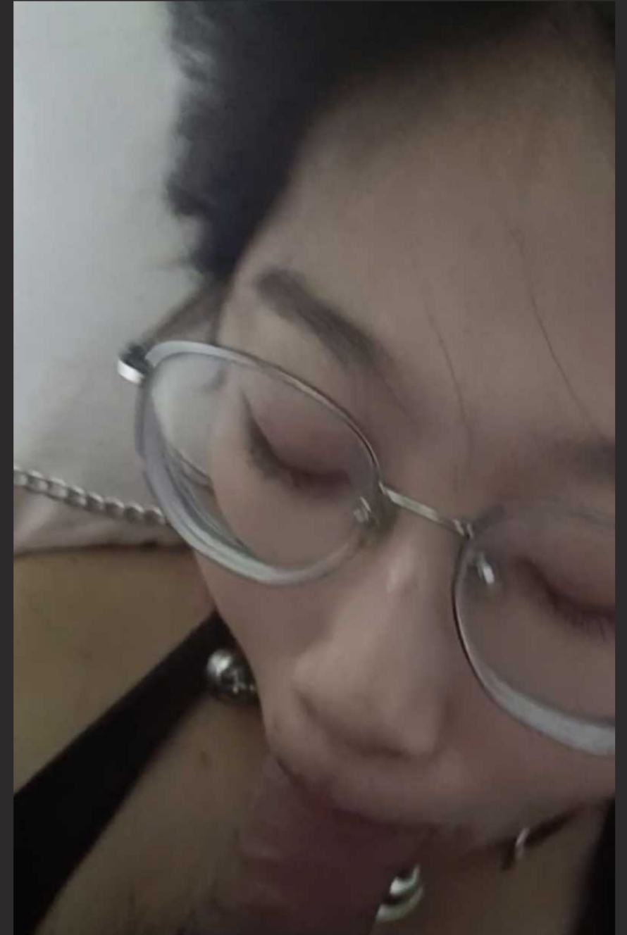 河北职业技术学院学妹 弓彦慧 宿舍床上爬行 白虎嫩穴光滑粉嫩让人欲罢不能