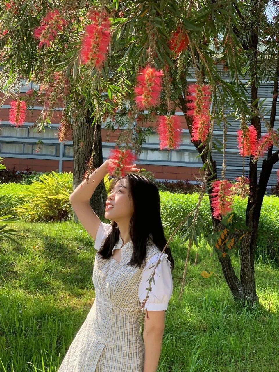 重庆清纯学生妹与男友出租房内做爱 白网袜足交跳蛋震动骚逼 床都要摇散架了