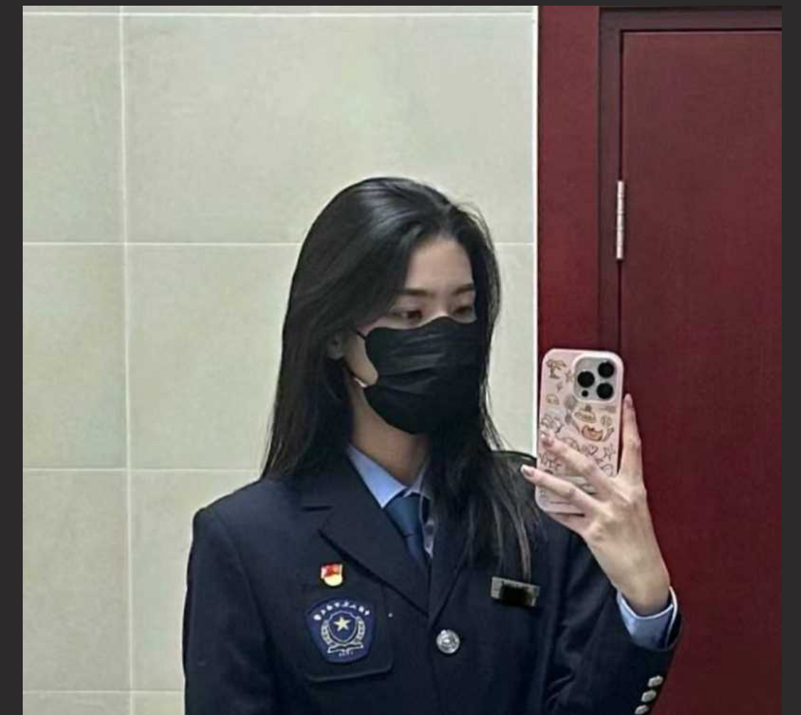 又一美女警花被曝光  最美警花张津瑜接班人李雨涵沦为富人的警犬母狗 6段不雅视频流出！