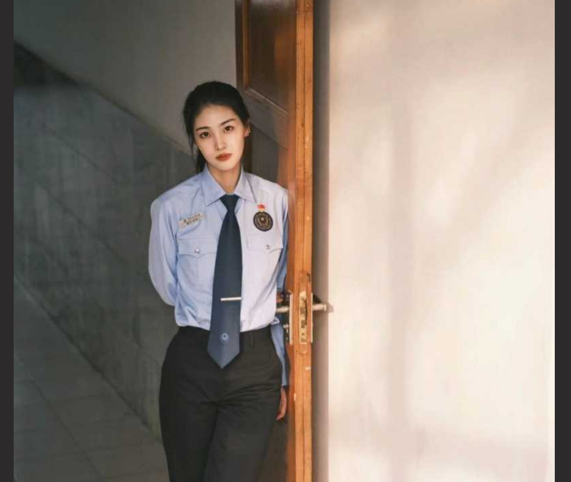又一美女警花被曝光  最美警花张津瑜接班人李雨涵沦为富人的警犬母狗 6段不雅视频流出！