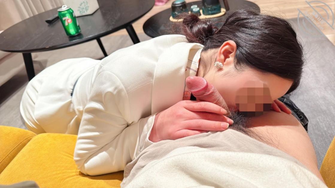 女神节接姐姐下班，人前穿正装纯御姐，人后被爆菊内射像母狗