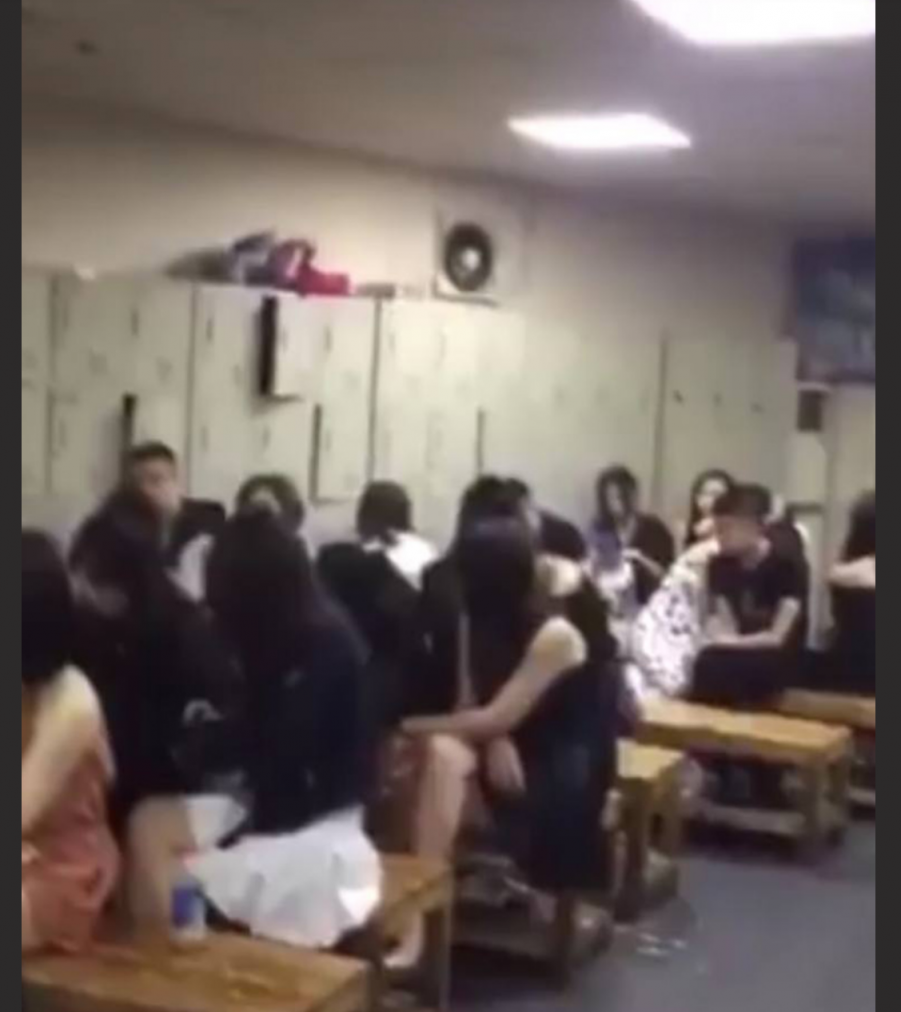 中国华融前董事长 赖小民 太壮观了百名情人被捕现场 前妻情妇女星齐聚小区生活